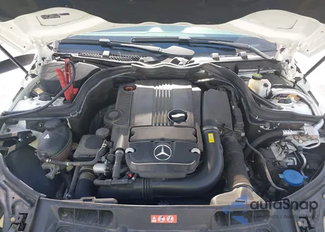 2015 Mercedes-Benz C 250 из США, поврежденный, VIN WDDGJ4HB4FG410766